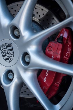 perakende kırmızı fren porsche çarkı