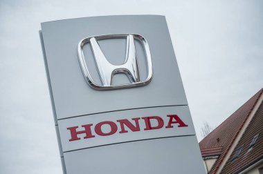 Honda logosu closeup kayıt mağaza önünde üzerinde