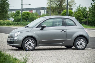 Mulhouse - Fransa - 4 Mayıs 2018 - gri fiat 500 içinde str Park.