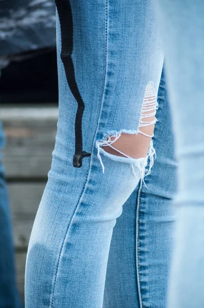 Worm jeans on girl in outdoor — Stock Photo, Image