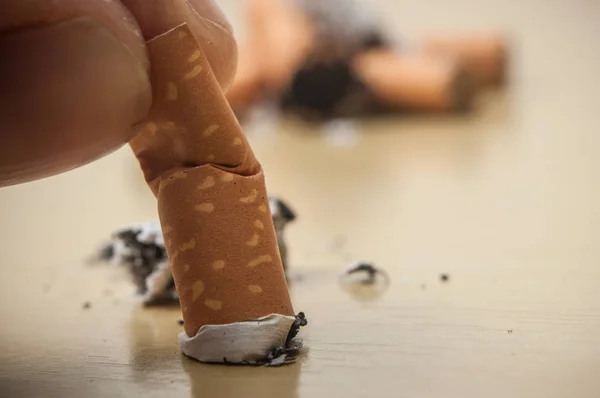 Colillas de cigarrillos - Concepto de dejar de fumar —  Fotos de Stock