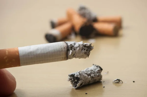 Mégots de cigarettes - Concept arrêter la cigarette — Photo