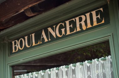 Fransız pastanesinin ön tarafının kapanışı. 