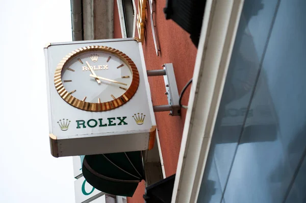 Cartel Rolex en la tienda de lujo en la calle — Foto de Stock