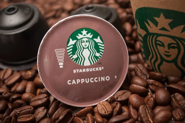 Starbucks Dolce gusto nescafe expresso kávé kapszula kávébab háttér — Stock Fotó