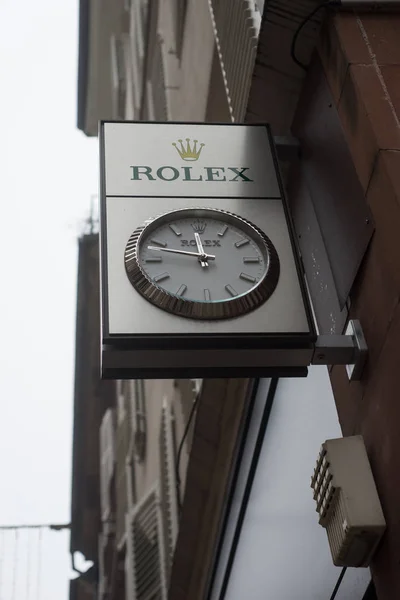 Rolex logo and clock on luxury jewerly facade — 스톡 사진