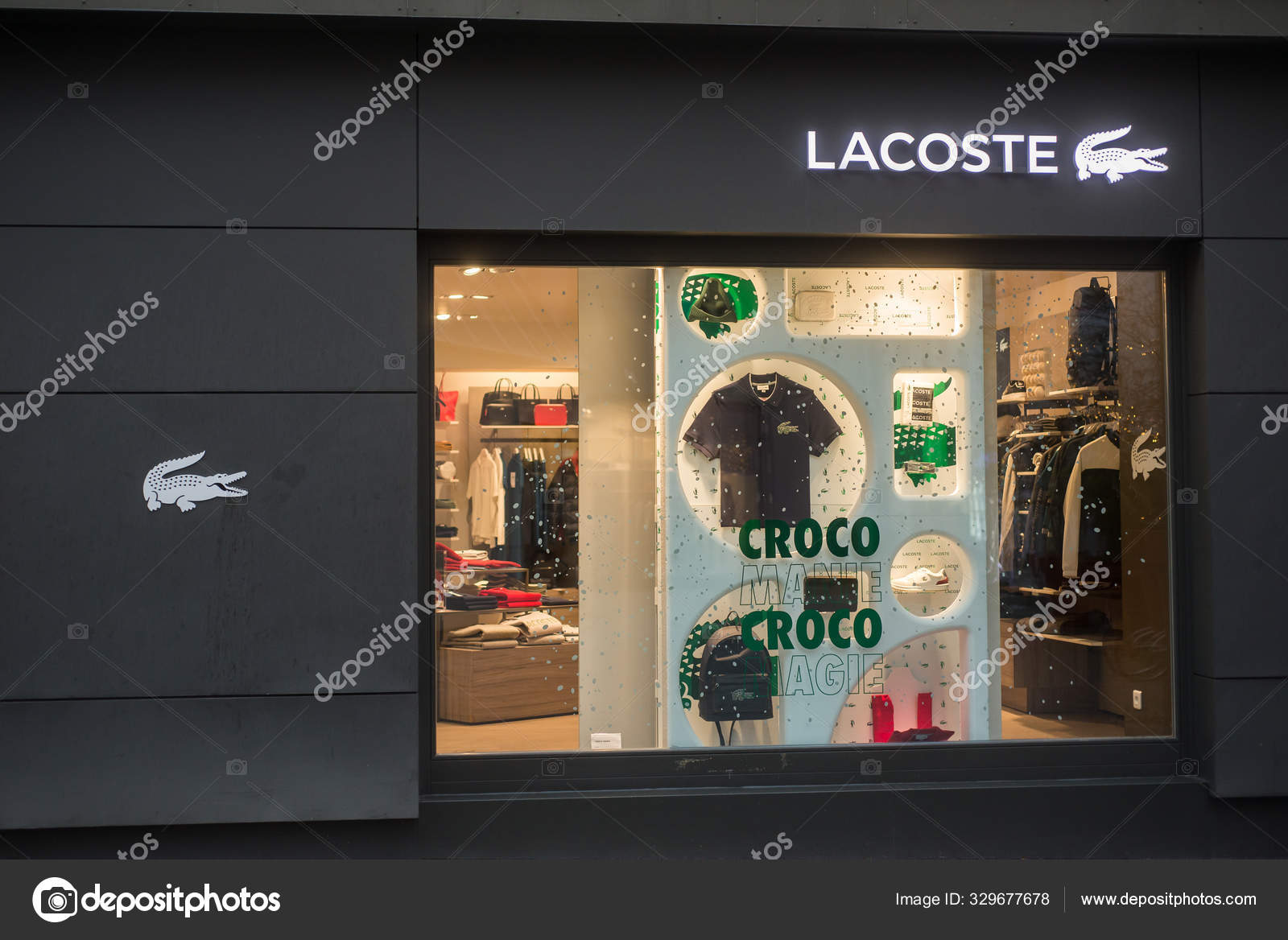 elasticitet Figur svindler Front view of Lacoste Store, Lacoste is the famous french brand of sport  wear – Stock Editorial Photo © NeydtStock #329677678