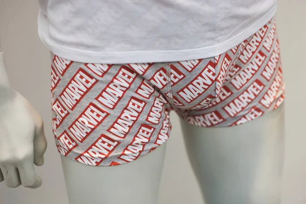Logo Marvel en calzoncillos boxer para hombres en una tienda de moda —  Fotos de Stock