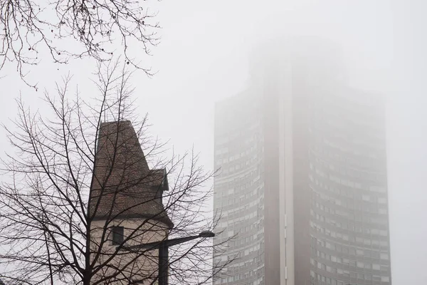 View of medieval fortification and Europe tower by foggy day — Stock Photo, Image