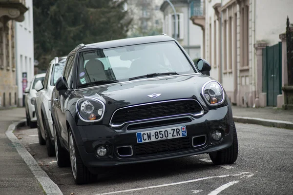 Front view of black mini cooper clubman parked in the street — ストック写真