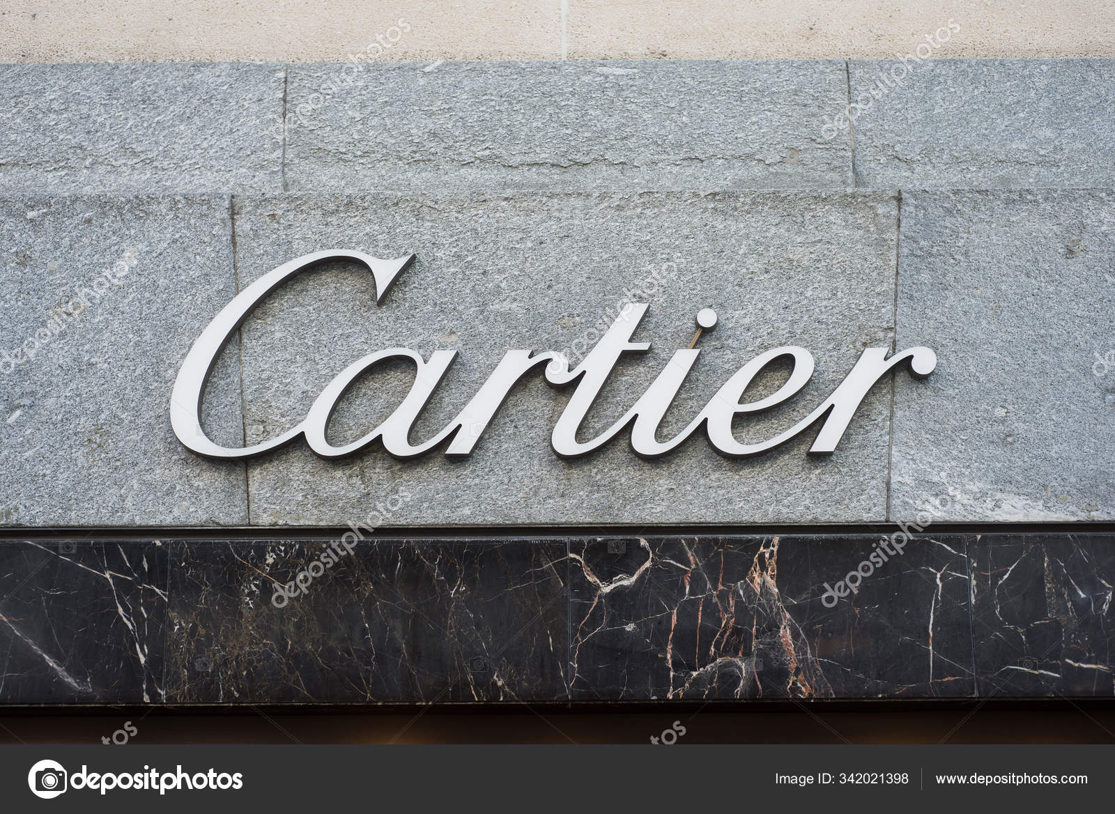 Cartier logo on a luxury jewelry store front in the street — Stock