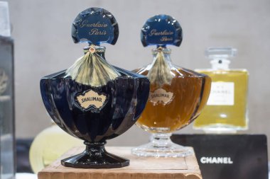 Markette Guerlain 'in Shalimar parfümü.