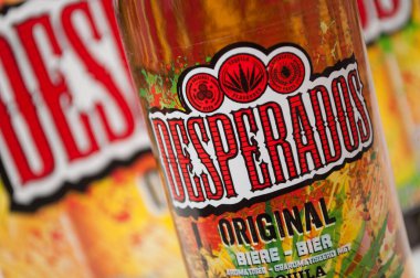 Desperados beyaz arka planda, Desperados tekila ile ünlü bir Meksika birasıdır.