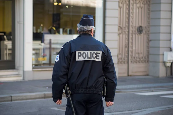 Mulhouse Francia Febrero 2020 Retrato Del Policía Nacional Parado Calle —  Fotos de Stock