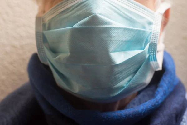 Primer Plano Anciana Con Máscara Médica Para Protegerse Contra Virus —  Fotos de Stock
