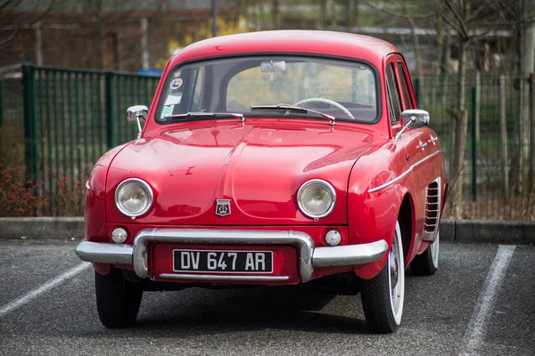 Mulhouse Fransa Mars 2020 Caddeye Park Edilmiş Kırmızı Renault Dauphine — Stok fotoğraf