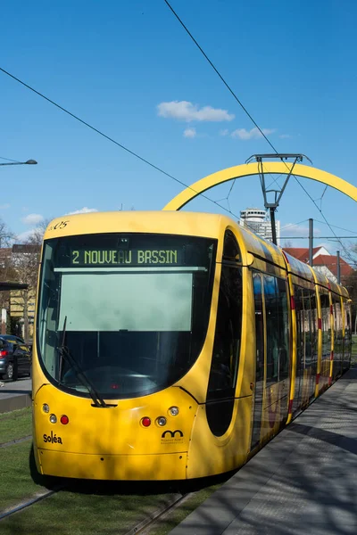 Mulhouse Francia Marzo 2020 Veduta Del Tram Giallo Nella Stazione — Foto Stock