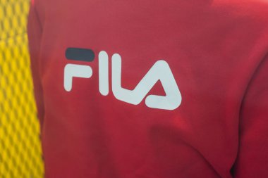 Mulhouse - Fransa - 16 Mart 2020 Fila 'nın ünlü Amerikan spor giyim markası Fila' nın yakın çekimi. 