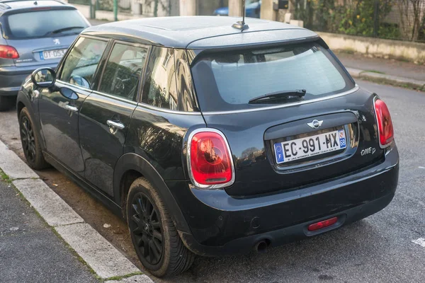 Mulhouse Francja Marca 2020 Widok Tyłu Czarny Mini Cooper Zaparkowany — Zdjęcie stockowe
