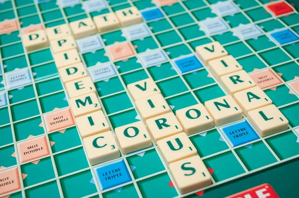 Mulhouse Frankrijk Maart 2020 Woorden Sluiten Met Scrabble Game Letters — Stockfoto