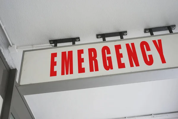 Primer Plano Señal Entrada Emergencia Del Hospital —  Fotos de Stock