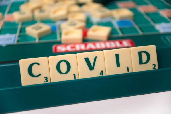 Mulhouse Fransa Mayıs 2020 Scrabble Oyun Harfleriyle Kelime Oluşturma Covid — Stok fotoğraf