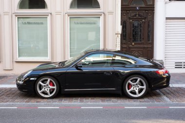 Mulhouse - Fransa - 16 Mayıs 2020 - Siyah Posche 911 turbo profili