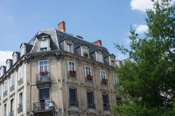 Venta Por Menor Fachada Edificio Apedreado Lujo Árboles Mulhouse Francia — Foto de Stock