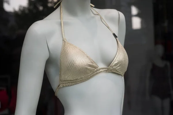 Közelkép Arany Bikini Próbababa Divat Áruház Bemutatóterem Nők Számára — Stock Fotó