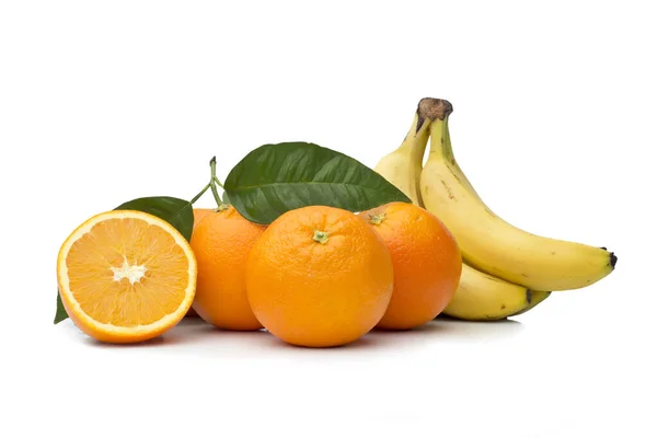 Oranges Fraîches Bananes Sur Fond Blanc — Photo