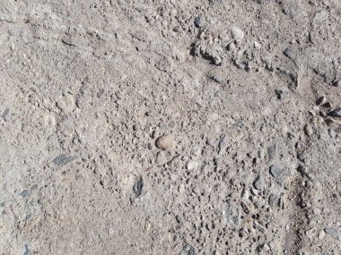 Sokaktaki eski gri beton.