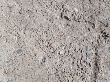 Sokaktaki eski gri beton.