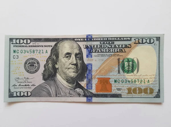 Uma Nota 100 Dólares Num Fundo Branco Antecedentes Com Copyspace — Fotografia de Stock