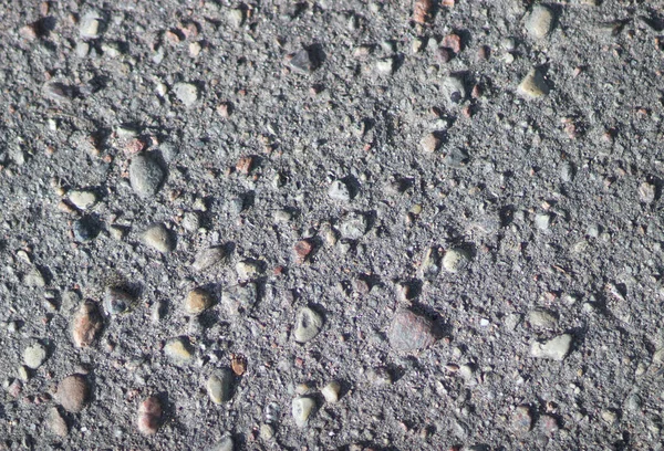 沥青是一种混杂着鹅卵石的深色 — 图库照片