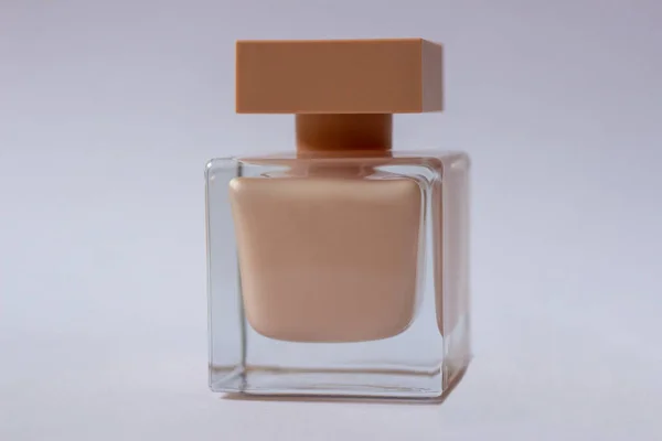 Nahaufnahme Von Cremefarbenem Eau Parfum Nahaufnahme Foto Auf Weißem Hintergrund — Stockfoto