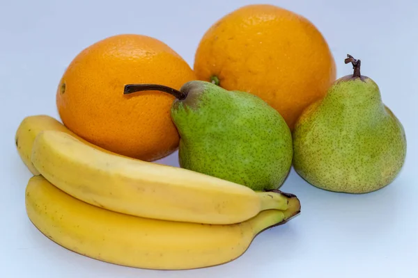 Naranjas Peras Plátanos Sobre Fondo Blanco Aislado —  Fotos de Stock