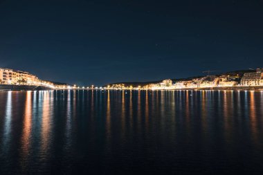 Saint Paul Körfezi Xemxija Malta 'nın gece fotoğrafı. 