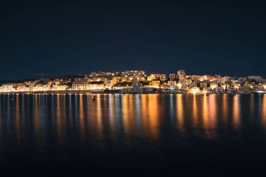 Saint Paul Körfezi Xemxija Malta 'nın gece fotoğrafı. 