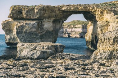 Gök Pencere Dwejra Pencere Malta Dwejra Körfezi 'ndeki Gozo Adası İç Deniz ve Mantar Kayası' na yakın.