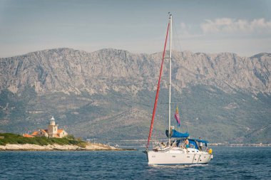  Adriyatik Denizi 'nden Korcula Makarska Korcula Hırvatistan' a açılıyoruz. Yat marinada, yelkencilik Hırvatistan 'da. 