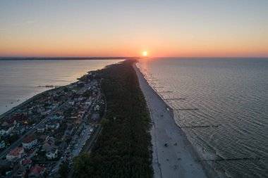Polonya 'daki Chalupy Hel Penisula Baltık denizinin insansız hava aracı görüntüsü