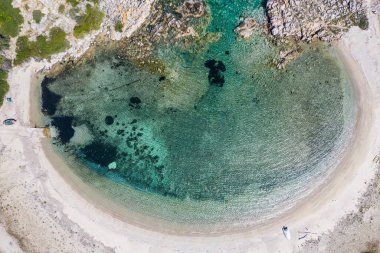 Kassandra Sithonia 'daki Paliouri Sahili' nin insansız hava aracı görüntüsü penisula Chalkidiki Yunanistan