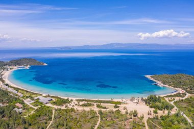 Kassandra Sithonia 'daki Paliouri Sahili' nin insansız hava aracı görüntüsü penisula Chalkidiki Yunanistan