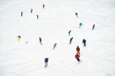 Gudauri Gürcistan 'da serbest gezici kayakçı.