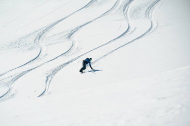 Gudauri Gürcistan 'da serbest gezici kayakçı.