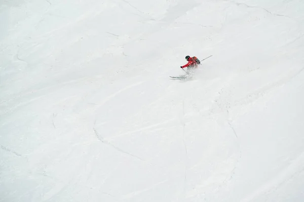 Gudauri的Freeride格鲁吉亚Caucasus度假胜地滑雪者 — 图库照片