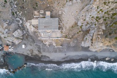 Yunanistan 'ın Kos adasında Paralia Thermes bahar banyosu