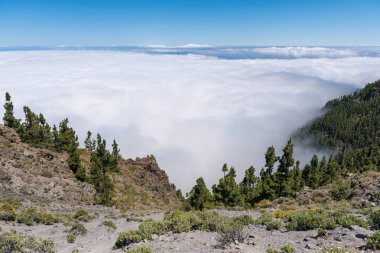 Teide Ulusal Parkı üzerindeki bulutlar Tenerife Adası Kanarya Adaları