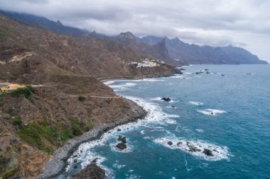 Playa de Benijo kara kumsal Tenerife Kanarya Adaları Kanarya İspanya insansız hava aracı görüntüsü
