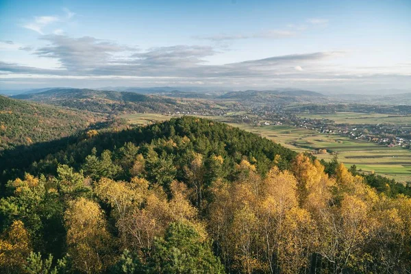 Iwkowa Aldeia País Brzesko Polônia Montanhas Colinas Polonesas Drone Aéreo — Fotografia de Stock